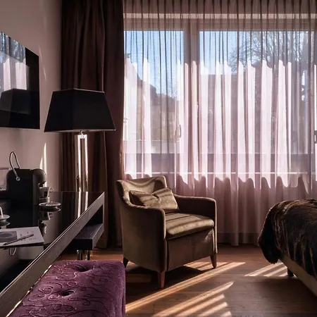 Roomers Frankfurt Central, Autograph Collection 5* Frankfurt nad Menem