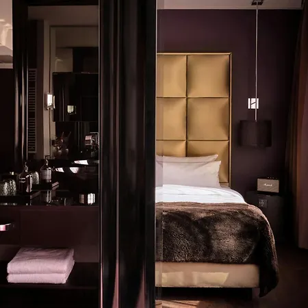 Otel Roomers Frankfurt Central, Autograph Collection 5*