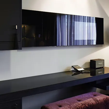 Roomers Frankfurt Central, Autograph Collection