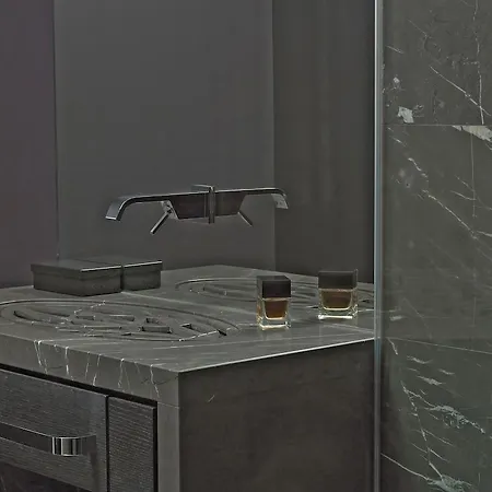 Hotel Roomers Frankfurt Central, Autograph Collection 5*