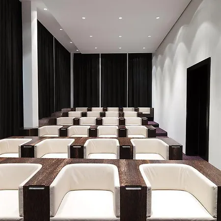 Roomers Frankfurt Central, Autograph Collection Hotel