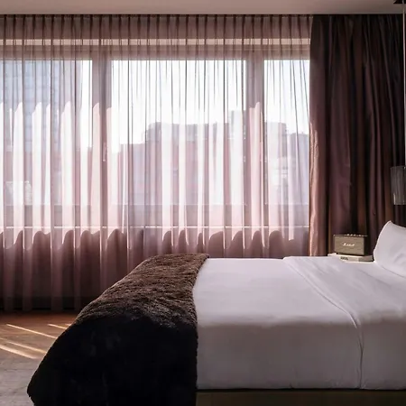 Roomers Frankfurt, Autograph Collection Hotell 5*