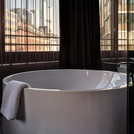 Roomers Frankfurt, Autograph Collection Hotell 5*
