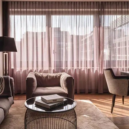 Roomers Frankfurt, Autograph Collection Hotell 5*