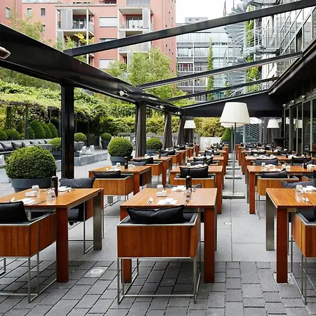 Hotell Roomers Frankfurt, Autograph Collection 5*
