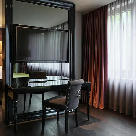 Hotel Roomers Frankfurt Central, Autograph Collection