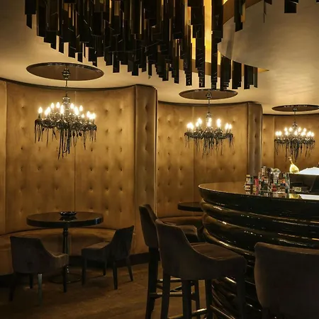 Roomers Frankfurt Central, Autograph Collection