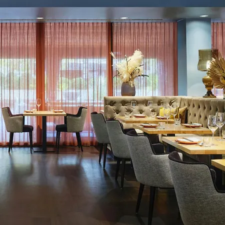 Roomers Frankfurt Central, Autograph Collection フランクフルト