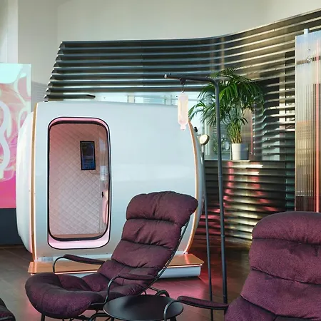 Roomers Frankfurt Central, Autograph Collection