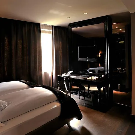 Roomers Frankfurt Central, Autograph Collection Hotel 5*