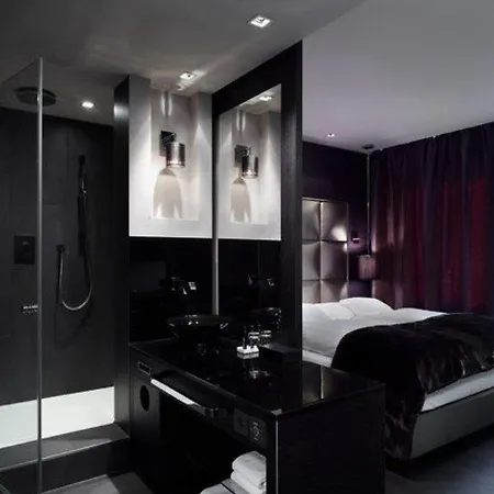 Roomers Frankfurt Central, Autograph Collection