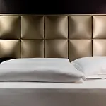 Roomers Frankfurt Central, Autograph Collection