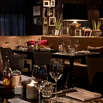 Roomers Frankfurt Central, Autograph Collection