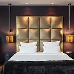 Roomers Frankfurt Central, Autograph Collection 5*