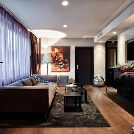 Hotel Roomers Frankfurt Central, Autograph Collection