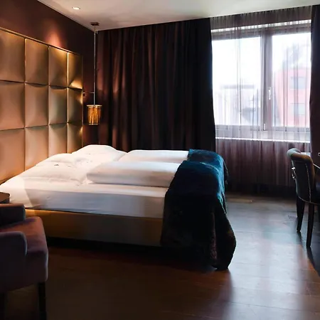 Roomers Frankfurt, Autograph Collection