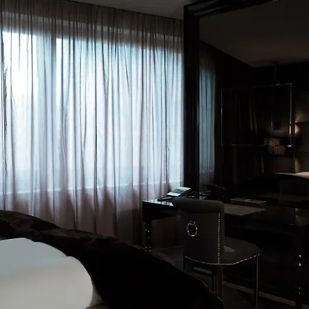 Roomers Frankfurt Central, Autograph Collection