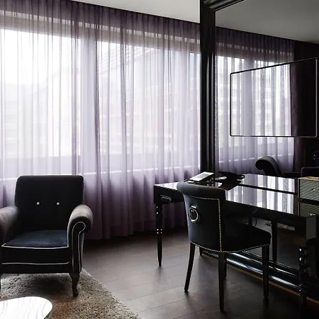 Roomers Frankfurt Central, Autograph Collection 5*