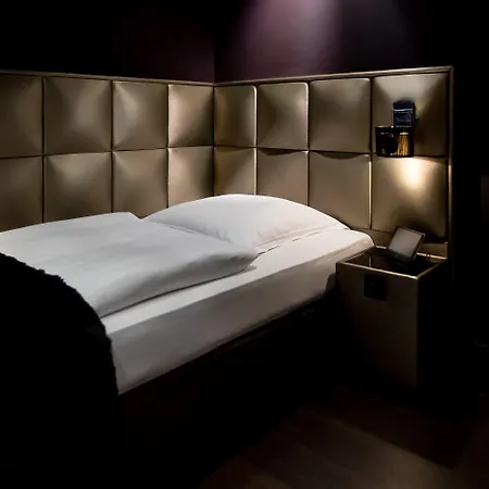 Roomers Frankfurt Central, Autograph Collection 5*