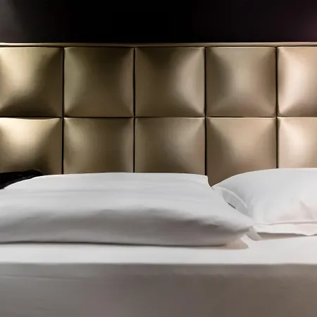 Roomers Frankfurt Central, Autograph Collection