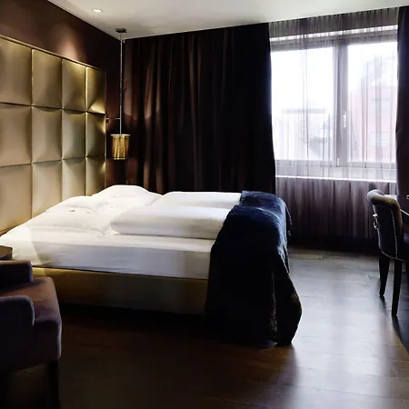 Roomers Frankfurt Central, Autograph Collection