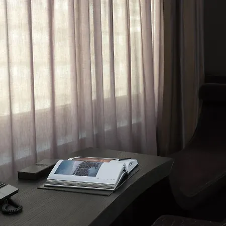 Roomers Frankfurt Central, Autograph Collection 5*