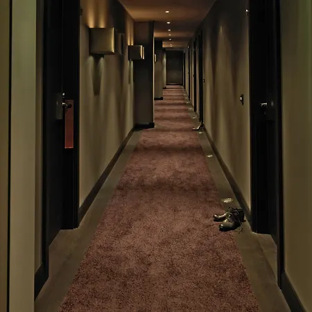 Roomers Frankfurt Central, Autograph Collection 5*