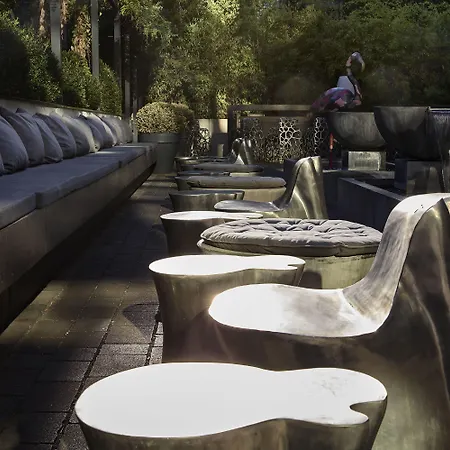 Roomers Frankfurt Central, Autograph Collection Hotel 5*