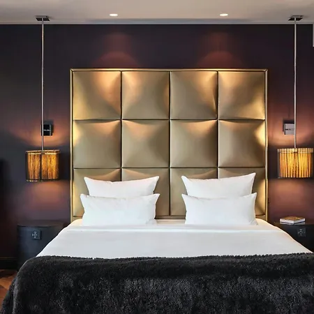 Roomers Frankfurt Central, Autograph Collection 5*