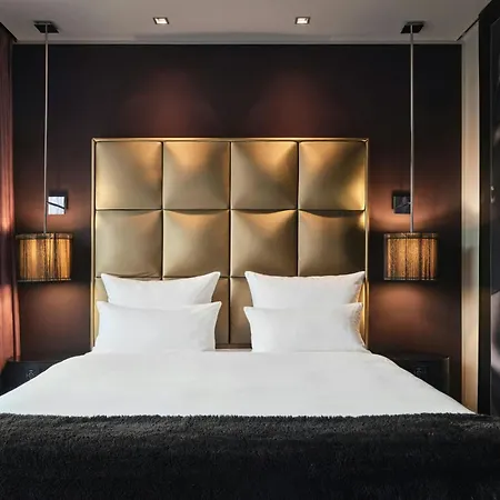 Roomers Frankfurt Central, Autograph Collection