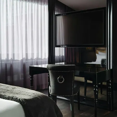 Roomers Frankfurt Central, Autograph Collection