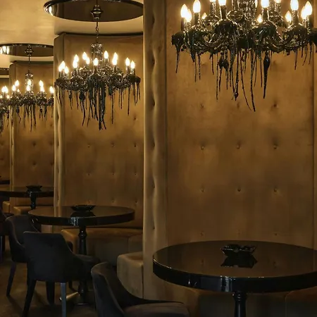 Roomers Frankfurt Central, Autograph Collection 5*