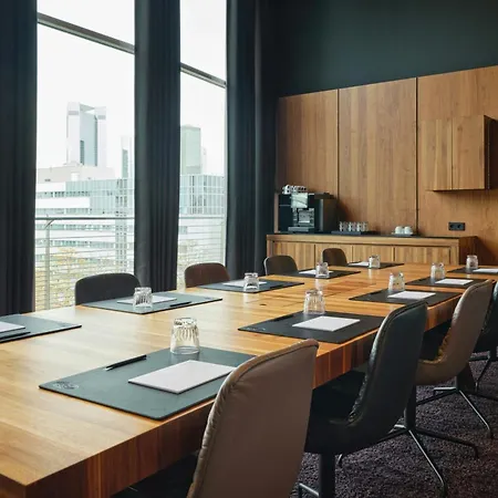 Roomers Frankfurt Central, Autograph Collection 酒店 5*