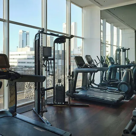 Roomers Frankfurt Central, Autograph Collection Hotel 5*