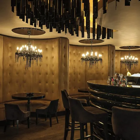 Hotel Roomers Frankfurt Central, Autograph Collection 5*