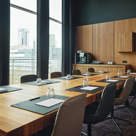 Roomers Frankfurt Central, Autograph Collection Hotel 5*