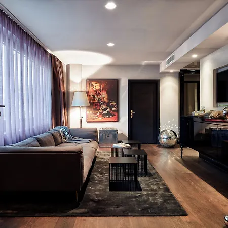Roomers Frankfurt Central, Autograph Collection 5*