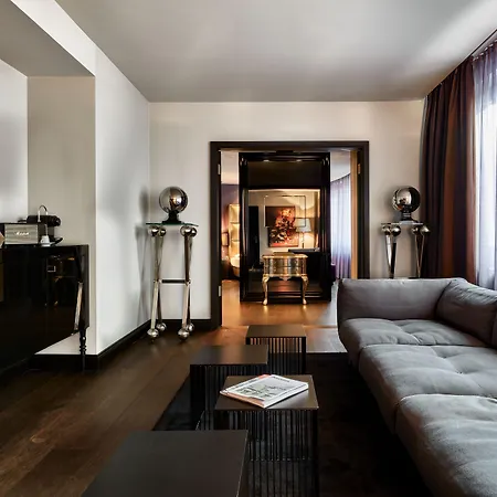 Hotel Roomers Frankfurt Central, Autograph Collection 5*