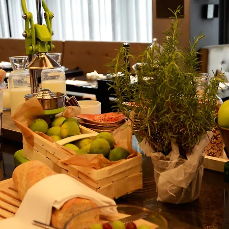 Hotel Roomers Frankfurt Central, Autograph Collection 5*