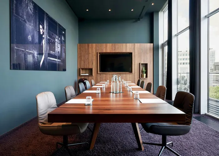 Hotel Roomers Frankfurt Central, Autograph Collection 5*