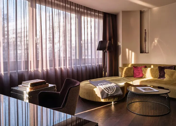 Roomers Frankfurt Central, Autograph Collection