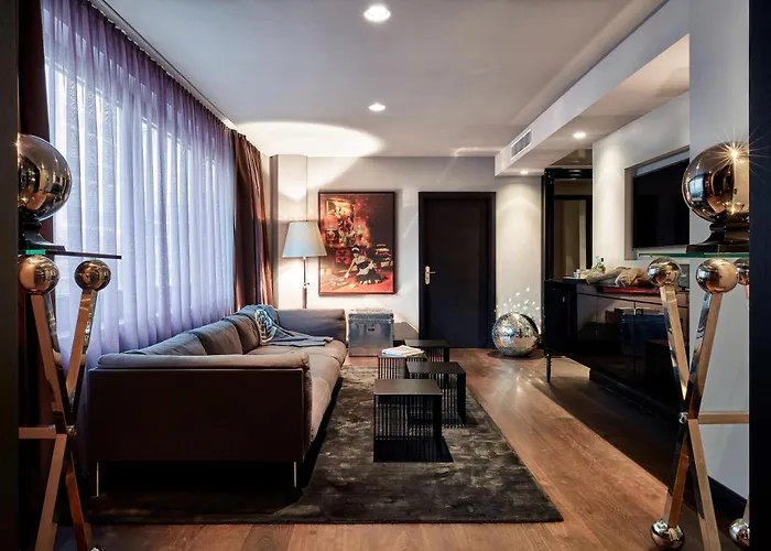 Hotel Roomers Frankfurt Central, Autograph Collection