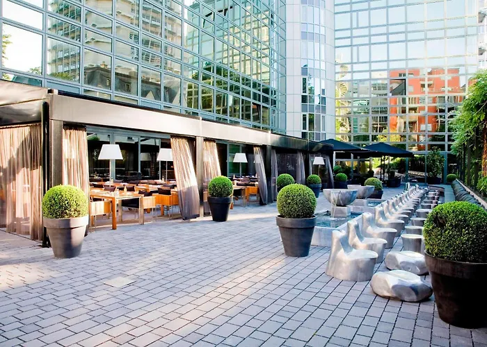 Roomers Frankfurt Central, Autograph Collection 酒店 5*