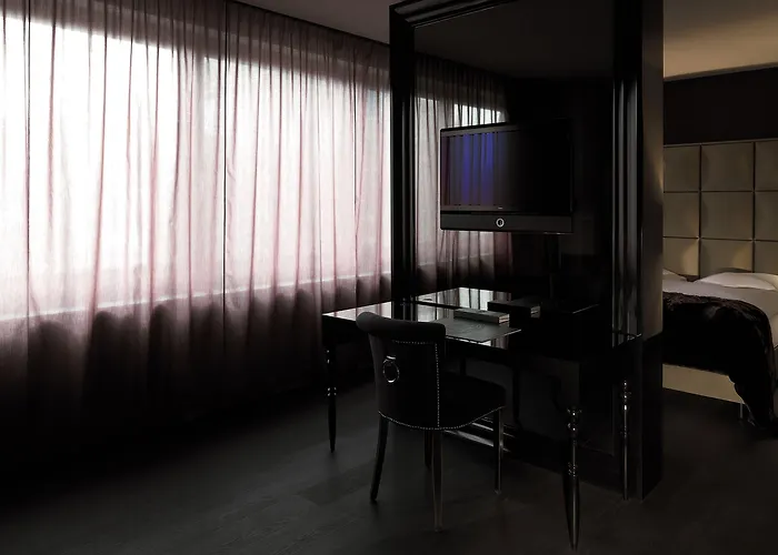 Roomers Frankfurt Central, Autograph Collection 5*