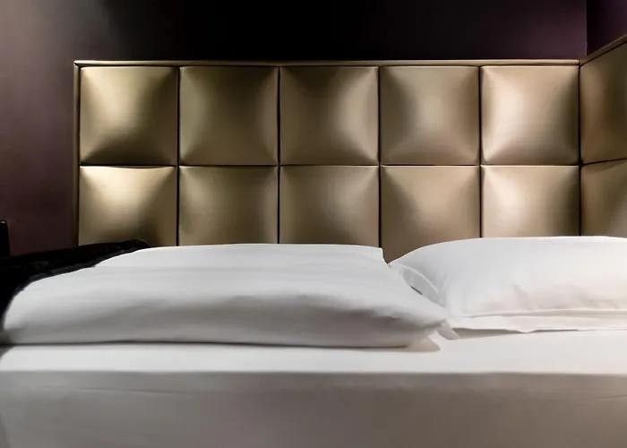 Roomers Frankfurt Central, Autograph Collection