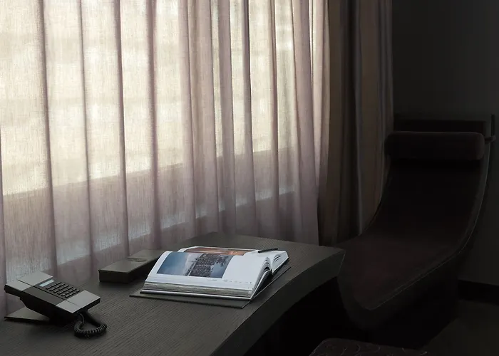 Roomers Frankfurt Central, Autograph Collection 5*