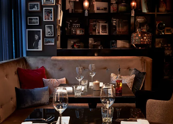 Hotel Roomers Frankfurt Central, Autograph Collection