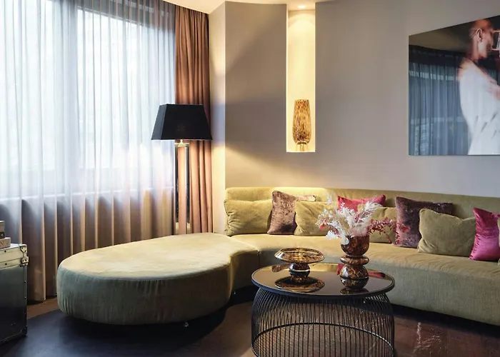 Roomers Frankfurt Central, Autograph Collection 美因河畔法兰克福