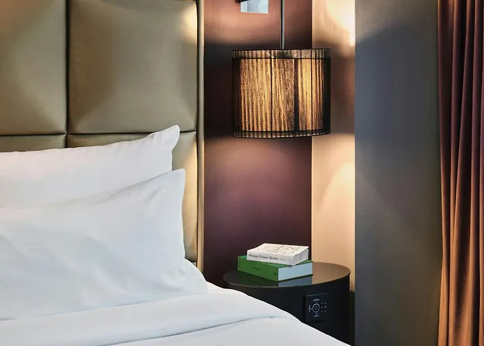 Roomers Frankfurt Central, Autograph Collection 美因河畔法兰克福