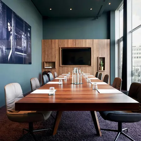 ホテル Roomers Frankfurt Central, Autograph Collection 5*